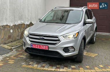 Внедорожник / Кроссовер Ford Escape 2017 в 