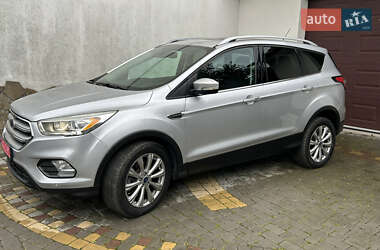 Внедорожник / Кроссовер Ford Escape 2017 в 