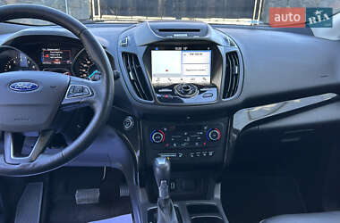 Внедорожник / Кроссовер Ford Escape 2017 в 