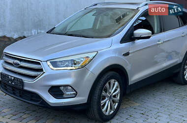 Внедорожник / Кроссовер Ford Escape 2017 в 