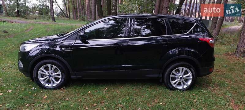 Позашляховик / Кросовер Ford Escape 2017 в Дубні