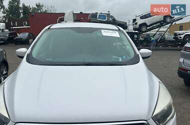 Внедорожник / Кроссовер Ford Escape 2017 в 