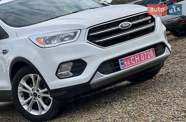 Внедорожник / Кроссовер Ford Escape 2017 в 