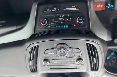 Внедорожник / Кроссовер Ford Escape 2017 в 