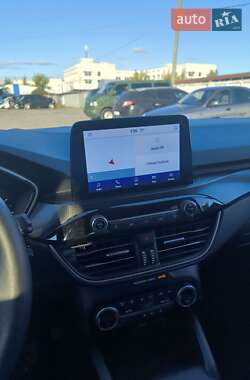 Внедорожник / Кроссовер Ford Escape 2021 в 