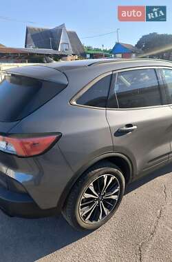 Внедорожник / Кроссовер Ford Escape 2021 в 