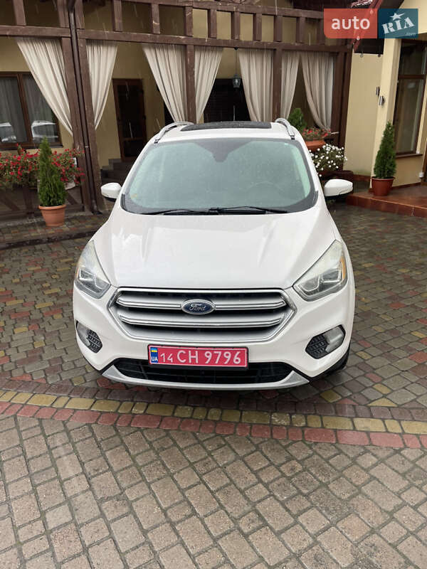 Внедорожник / Кроссовер Ford Escape 2017 в Ивано-Франковске