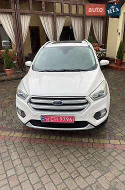 Внедорожник / Кроссовер Ford Escape 2017 в 