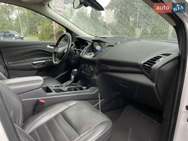 Внедорожник / Кроссовер Ford Escape 2017 в Ивано-Франковске