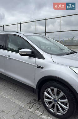 Внедорожник / Кроссовер Ford Escape 2017 в 