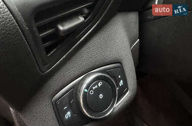 Внедорожник / Кроссовер Ford Escape 2014 в 