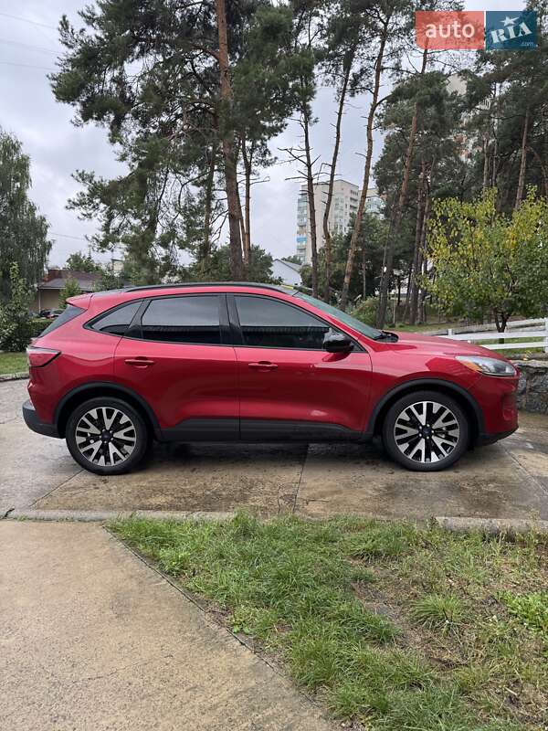 Внедорожник / Кроссовер Ford Escape 2020 в Нетешине