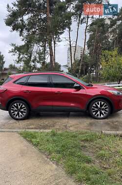 Внедорожник / Кроссовер Ford Escape 2020 в 
