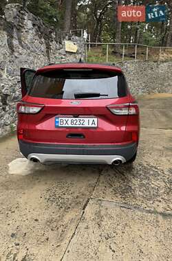 Внедорожник / Кроссовер Ford Escape 2020 в 