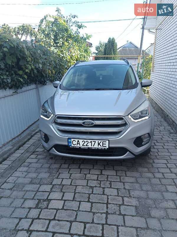 Внедорожник / Кроссовер Ford Escape 2017 в 