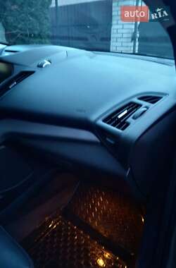 Позашляховик / Кросовер Ford Escape 2014 в 
