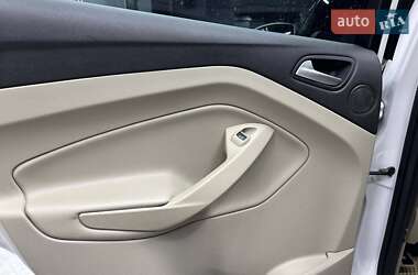 Внедорожник / Кроссовер Ford Escape 2015 в 