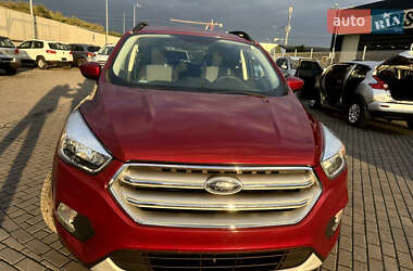 Внедорожник / Кроссовер Ford Escape 2018 в 