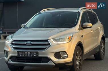 Внедорожник / Кроссовер Ford Escape 2018 в 