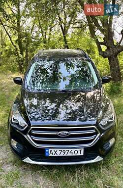 Внедорожник / Кроссовер Ford Escape 2018 в 