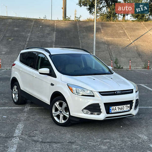 Внедорожник / Кроссовер Ford Escape 2015 в 