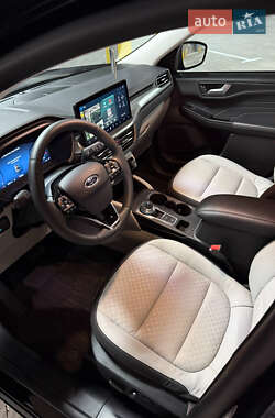 Внедорожник / Кроссовер Ford Escape 2024 в 