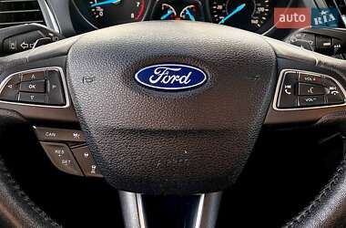 Внедорожник / Кроссовер Ford Escape 2016 в 