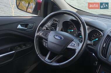 Внедорожник / Кроссовер Ford Escape 2016 в 
