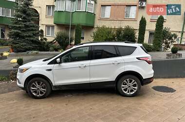 Внедорожник / Кроссовер Ford Escape 2018 в 