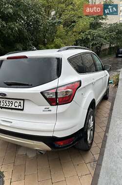 Внедорожник / Кроссовер Ford Escape 2018 в 
