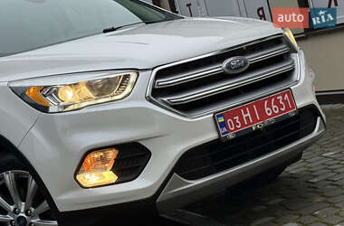 Внедорожник / Кроссовер Ford Escape 2017 в 