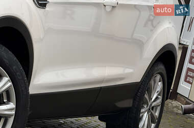 Внедорожник / Кроссовер Ford Escape 2017 в 