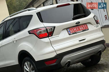 Внедорожник / Кроссовер Ford Escape 2017 в 