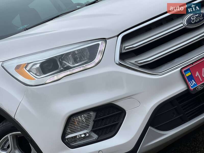 Внедорожник / Кроссовер Ford Escape 2018 в Стрые