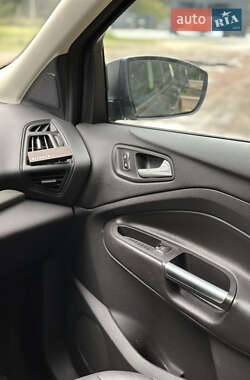 Внедорожник / Кроссовер Ford Escape 2013 в 