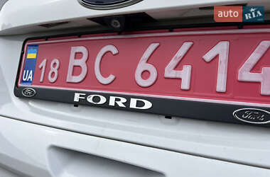 Внедорожник / Кроссовер Ford Escape 2015 в 