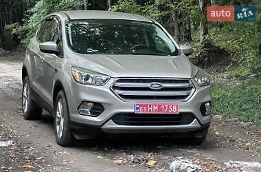 Внедорожник / Кроссовер Ford Escape 2017 в 
