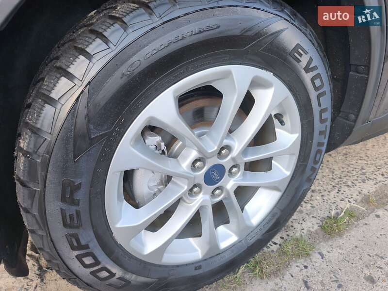 Позашляховик / Кросовер Ford Escape 2021 в Стрию