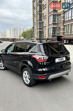 Позашляховик / Кросовер Ford Escape 2017 в 