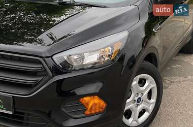 Внедорожник / Кроссовер Ford Escape 2019 в 