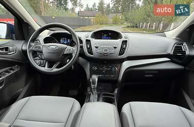 Внедорожник / Кроссовер Ford Escape 2019 в 