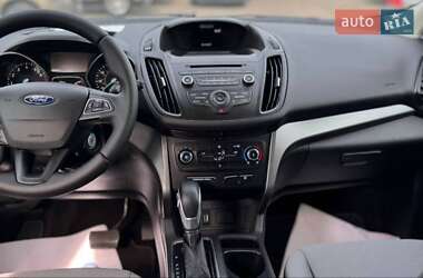 Внедорожник / Кроссовер Ford Escape 2017 в 