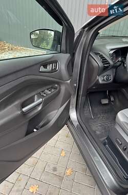 Внедорожник / Кроссовер Ford Escape 2016 в 