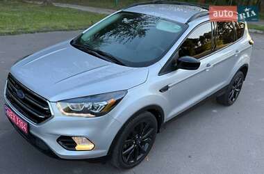 Позашляховик / Кросовер Ford Escape 2017 в Рівному