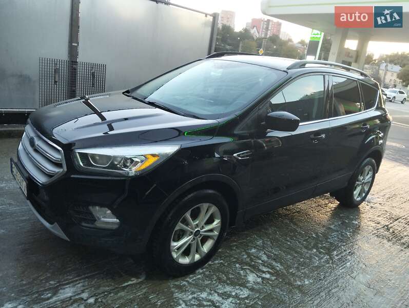Внедорожник / Кроссовер Ford Escape 2018 в 