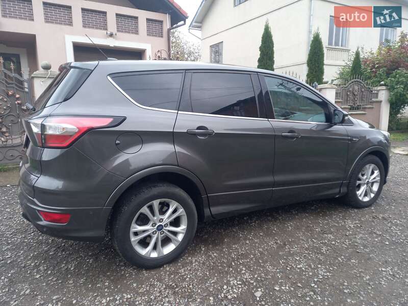 Позашляховик / Кросовер Ford Escape 2017 в Івано-Франківську
