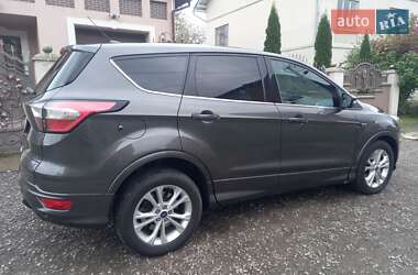 Позашляховик / Кросовер Ford Escape 2017 в 