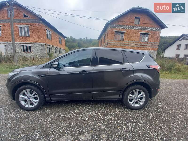 Позашляховик / Кросовер Ford Escape 2017 в Івано-Франківську