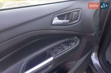 Позашляховик / Кросовер Ford Escape 2017 в 