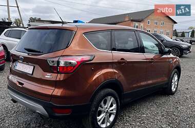 Внедорожник / Кроссовер Ford Escape 2017 в 